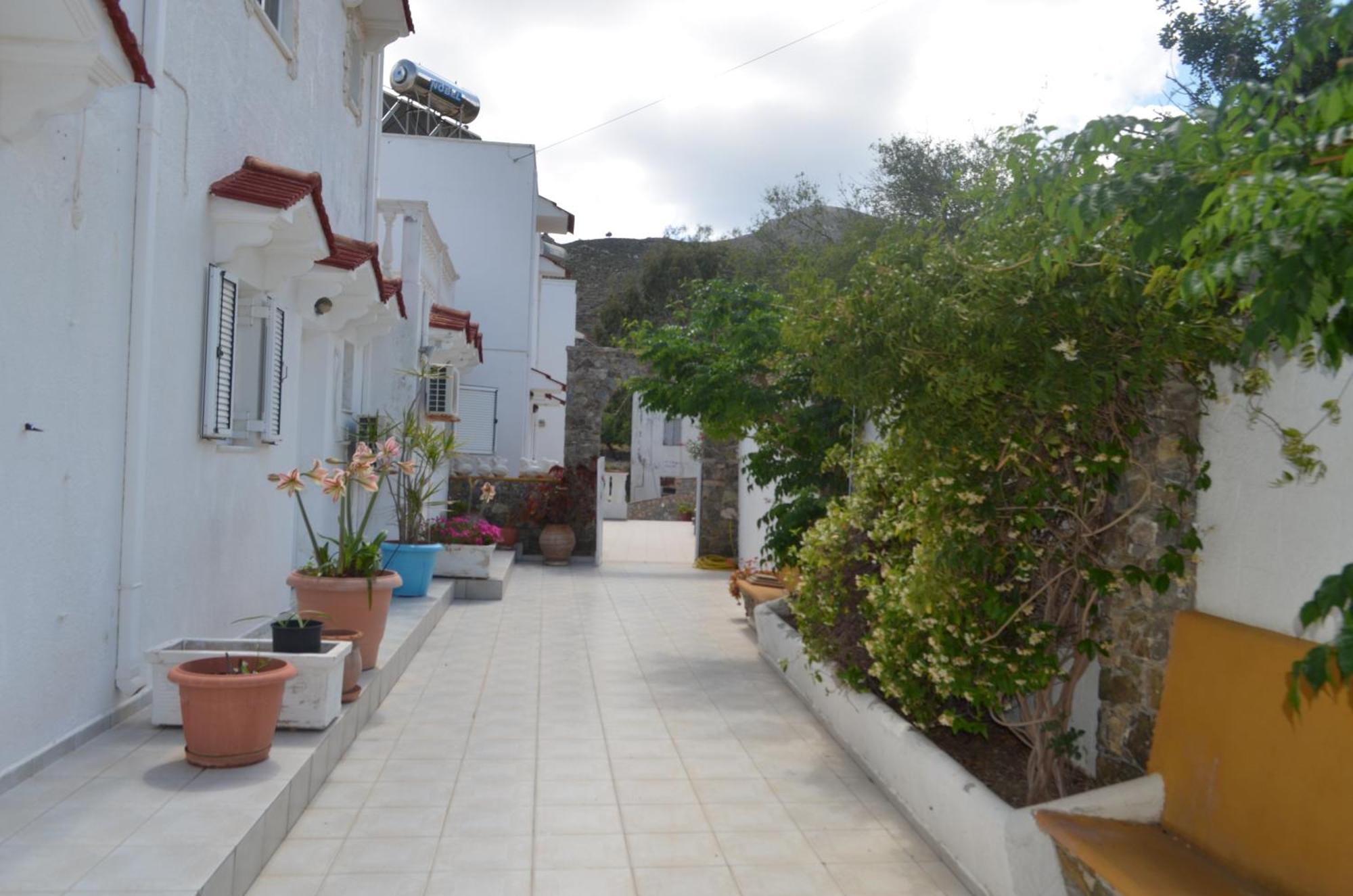 Nikos Studios Livadia  Exterior foto